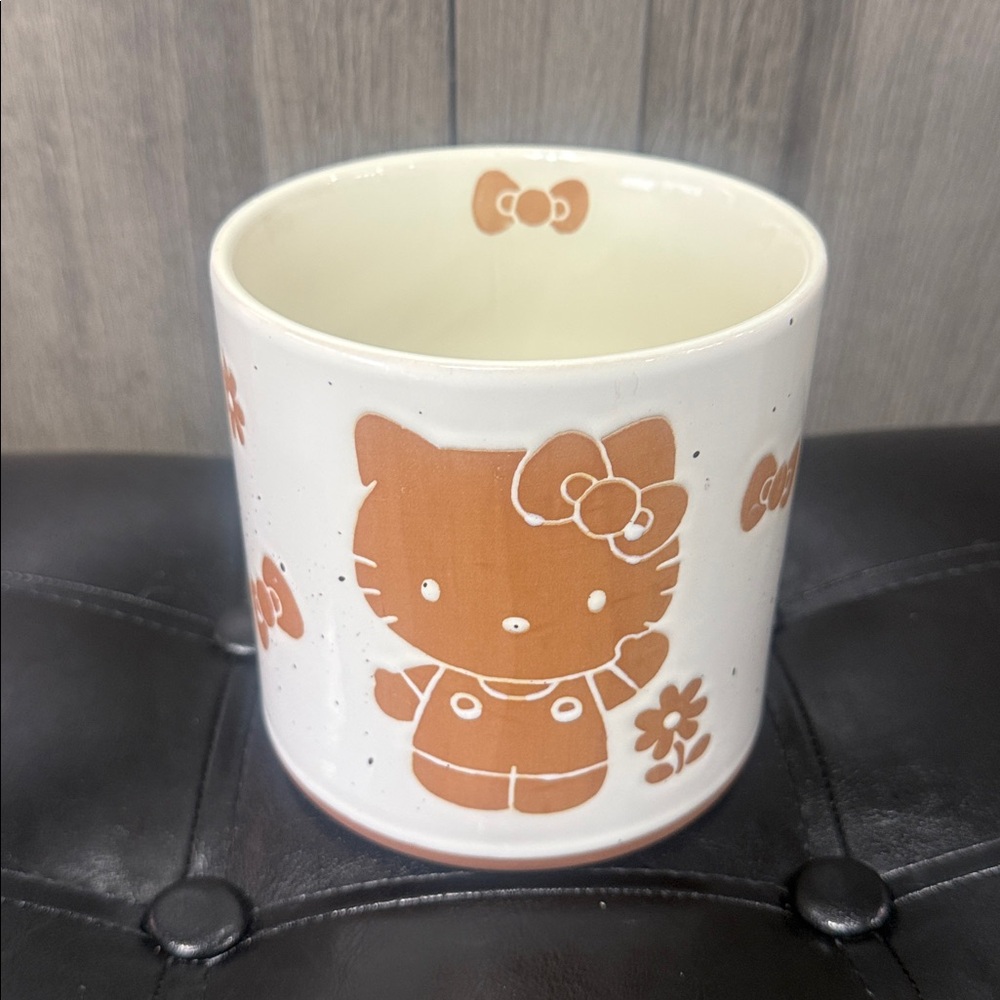 New Blue Sky Clayworks + Hello Kitty Flower Cream & Tan 5" Ceramic Planter
